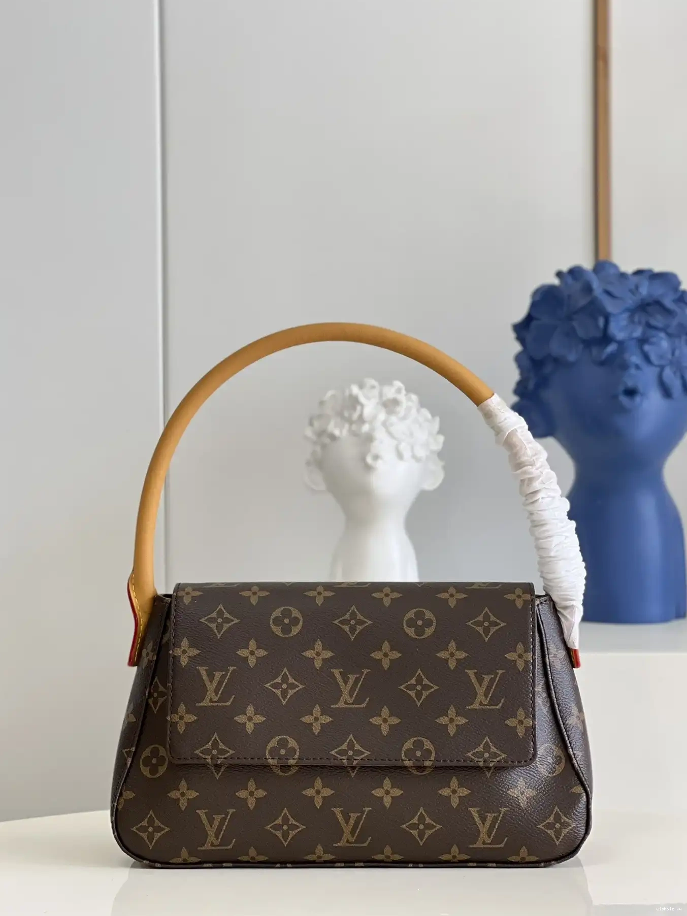 WIS looping bag-24x21x9cm Vuitton Louis 0624